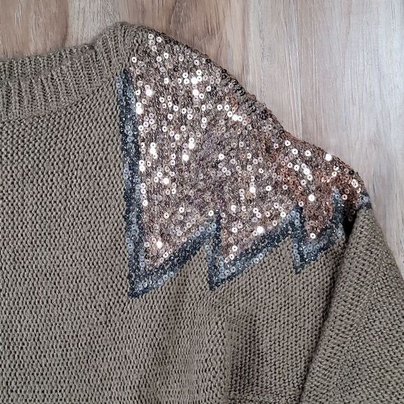 🔥Forever 21 Olive & Rose Gold Sequined Shoulder Sweater Small - Picture 4 of 7